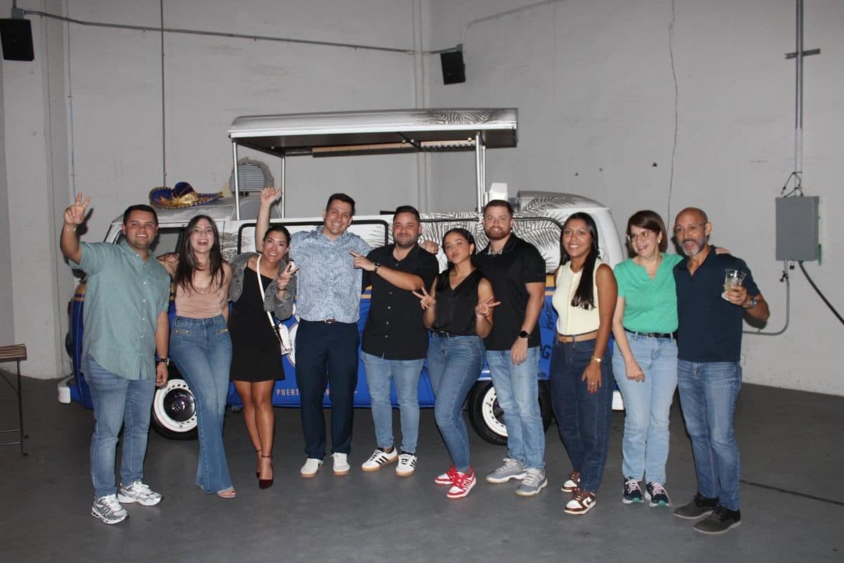 Rodolfo Romañach junto a un grupo de colegas CPA en una actividad de camaradería